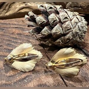 Curtis Creations CC Earrings Gold Filled Leaf Screw Back 1/20 12K GF Floral